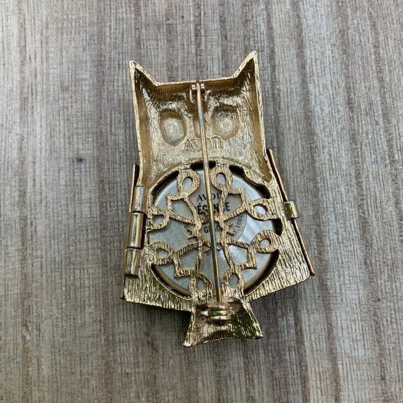 Avon Vintage Perfume Compact Owl Gold Tone Green Eyes Brooch Pin - Picture 7 of 9